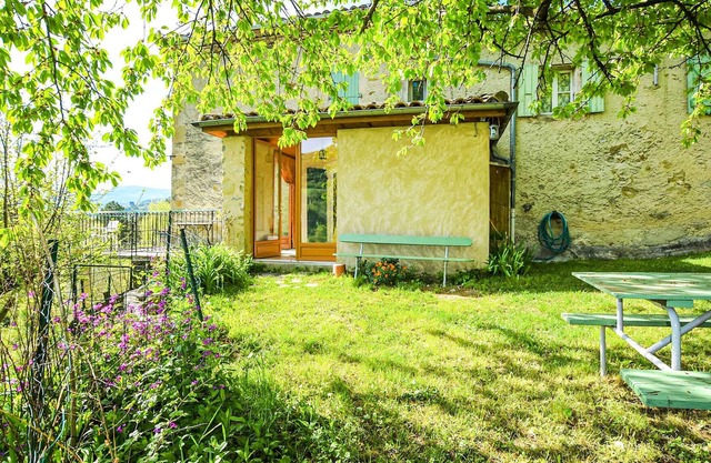 Are you ready to spend your vacation in an authentic and rustic cottage and private garden with view