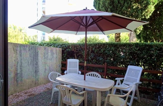 Argelès-sur-Mer: Cozy 1BR Apt w/Terrace, Pool, Tennis, 500m from Beach, Parking