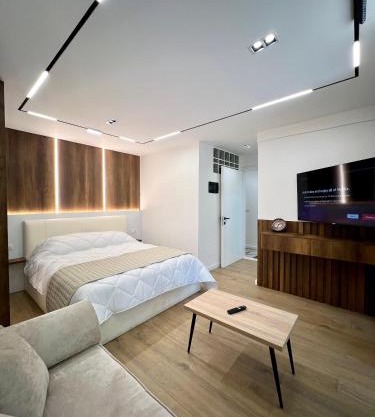 Aria's Apartments