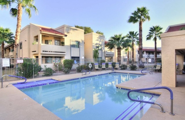 Arizona Sunshine Condo overlooking the Pool/Hot Tub! Pets Welcome!