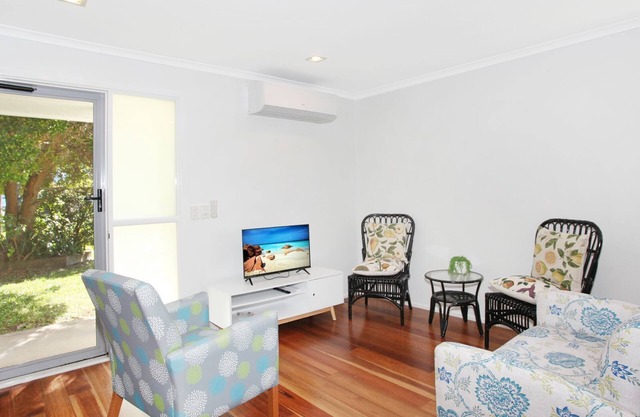 Arlington 1 - Two Bedroom Unit, close to the beach!