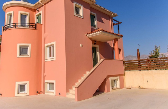 ARMONIA VILLAS Beautiful location deluxe services, easy access to nearby beaches