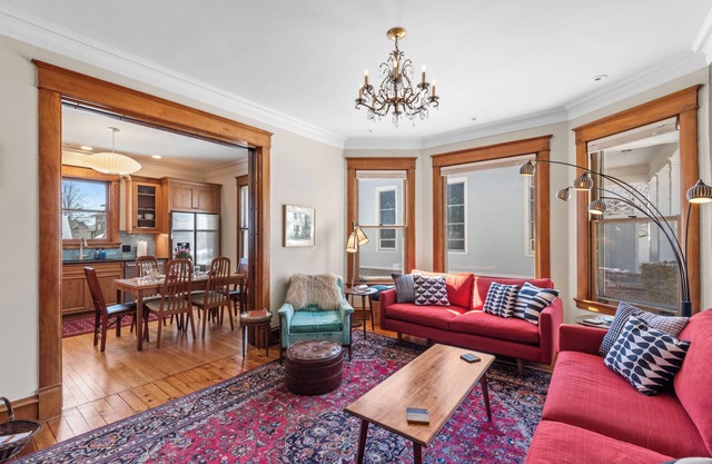 Art Collector's Dream - Remodeled w/Gallery Vibes