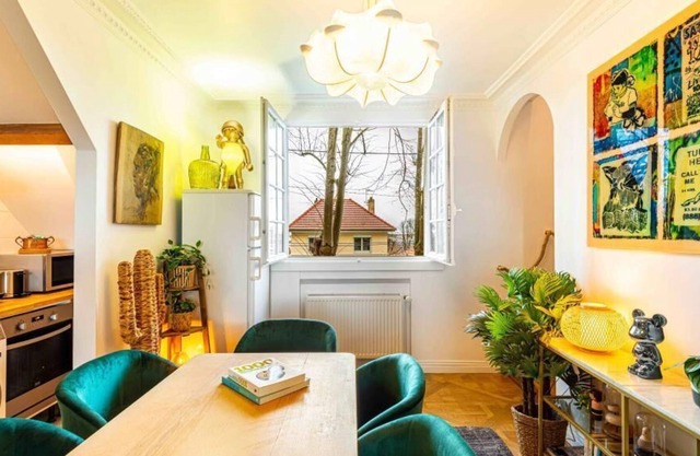 Art & Curiosity Cabinet Style in Grand Paris, 15' to Eiffel