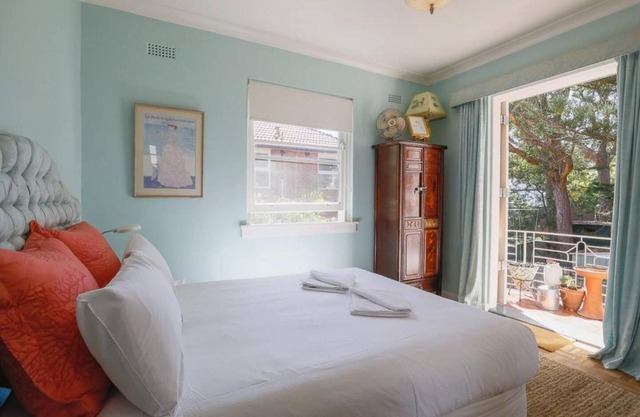 Art Deco at Marouba Beach - Soak up the Sand & Surf