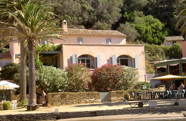 Art-deco villa located in the heart of the charming little port of the island of Port-Cros