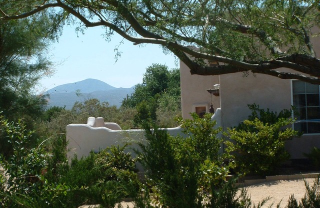 Art, hiking, relaxing under the stars in Julian/Anza Borregon