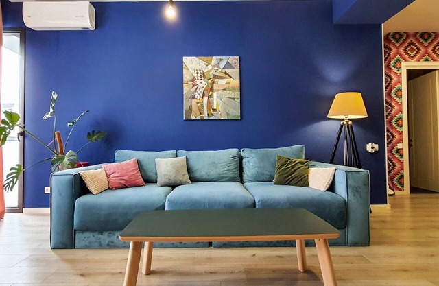 Art-inspired, Modern Flat near VAKE PARK - w/WIFI