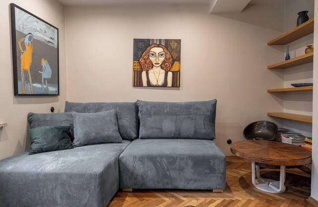 Artistic Deluxe Apartment