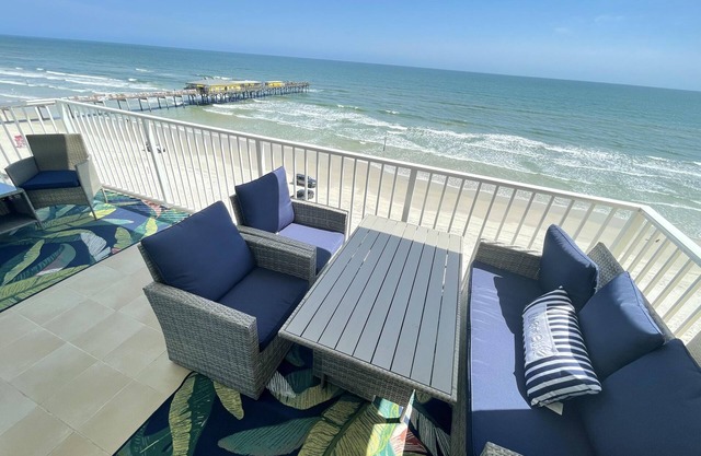 Aruba 602 - Brand new in 2021 - 4 BR Direct Oceanfront Condo - Large Balcony