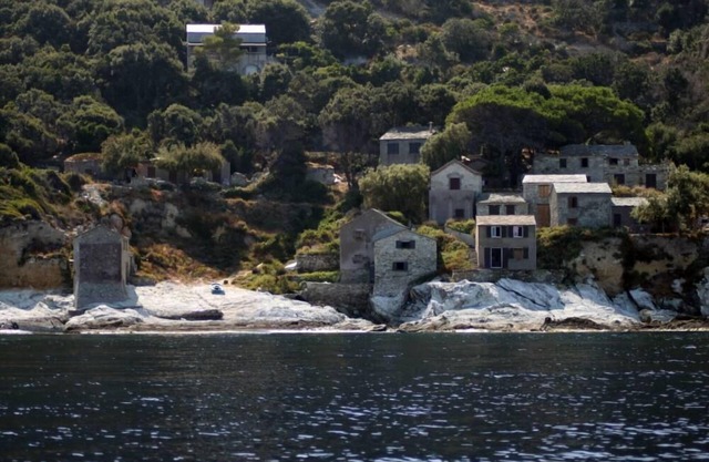 At 20 meters from the sea, traditional fisherman's cabanon,