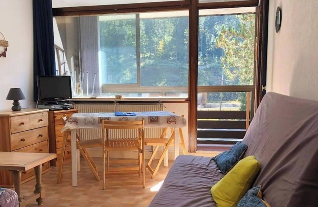 At the foot of beautiful hikes and nature, a charming studio awaits you.