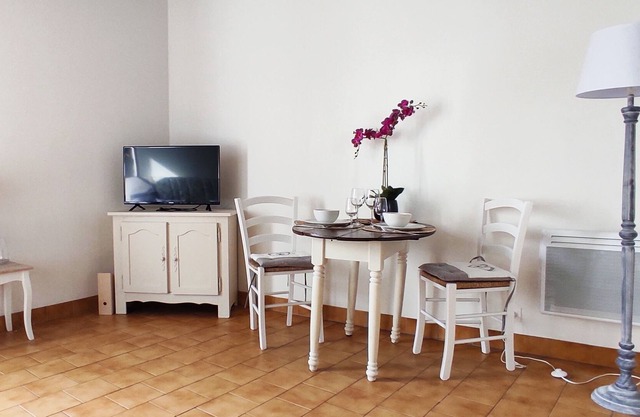 At the Swallows' Nests, Studio Le Petit Nid in Pouilly sur Loire