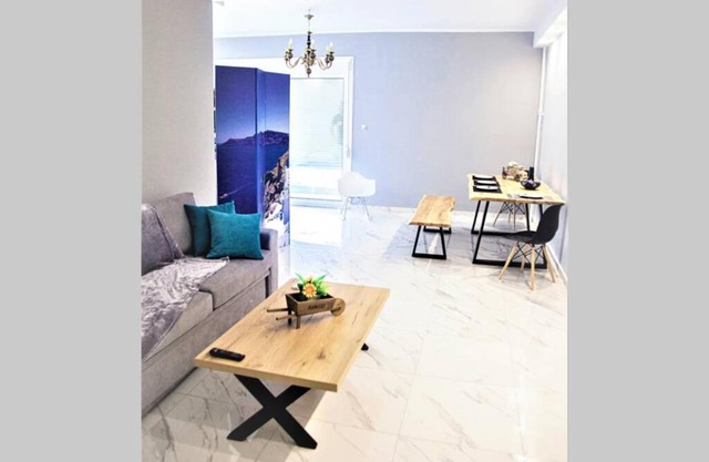 Athens Central 3BD Apartment next to Metro Luxury
