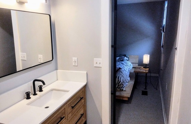 Atlanta’s West End's Best: Full Chef's Kitchen, Classic Porch. Subway Bathtub