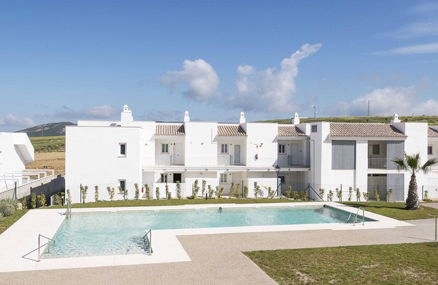 ATLANTERRA SUNSET HOME - Modern flat with shared pool only 10 minutes from the beach and w