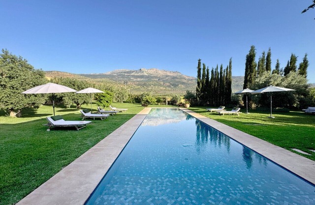 Atlas Retreat: Luxury B&B with Mountain Views