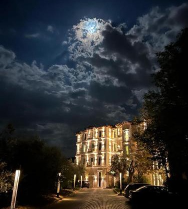 Atrium Hotel