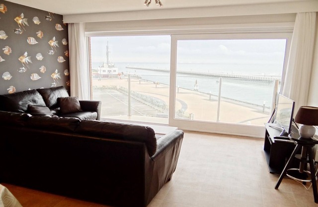 Attic Apartment Nieuwpoort by the Sea Wall