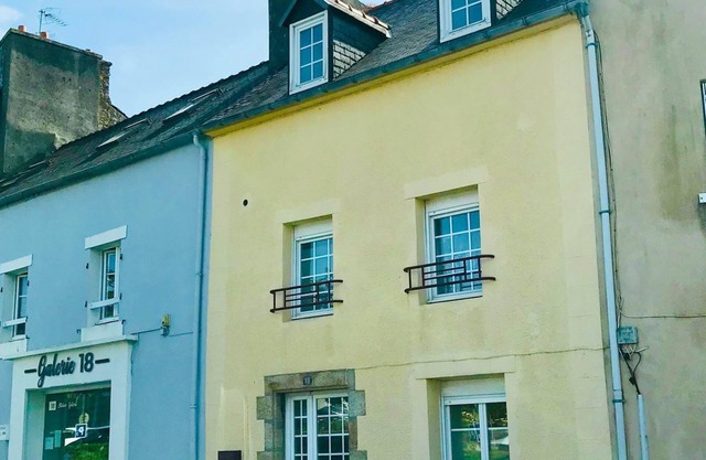 Atypical Breton house from the 1700s in the town center