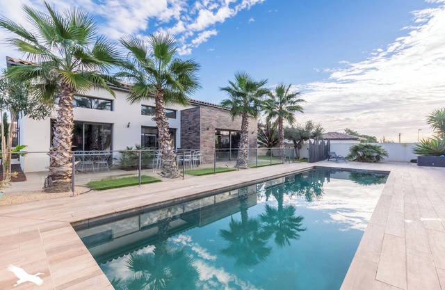 ATYPICAL VILLA WITH POOL