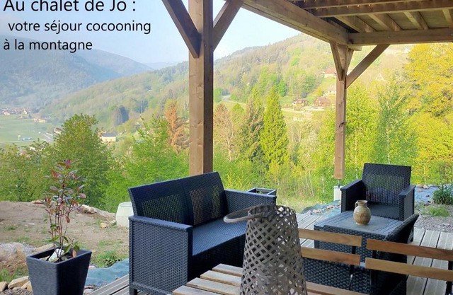 Au chalet de JO avec accès à l'espace piscine et jacuzzi