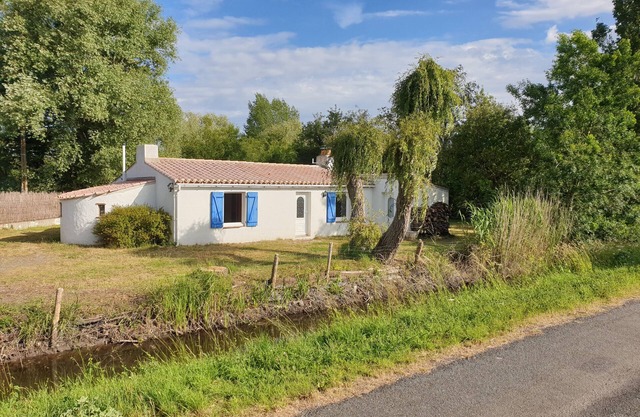 Au Coeur du Marais Breton Véndéen, Maison Familiale de Vacances Avec Jardin