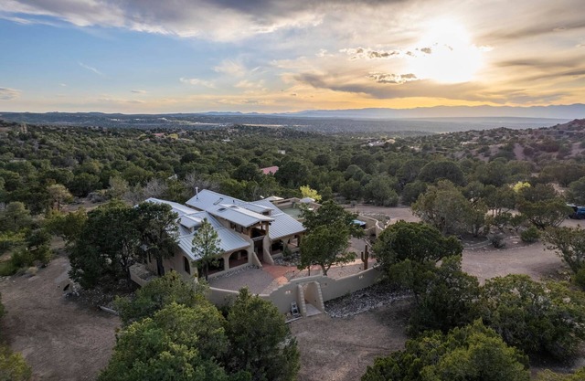 August Special 5BR/4BA retreat on private 5 acres in scenic foothills, book now!