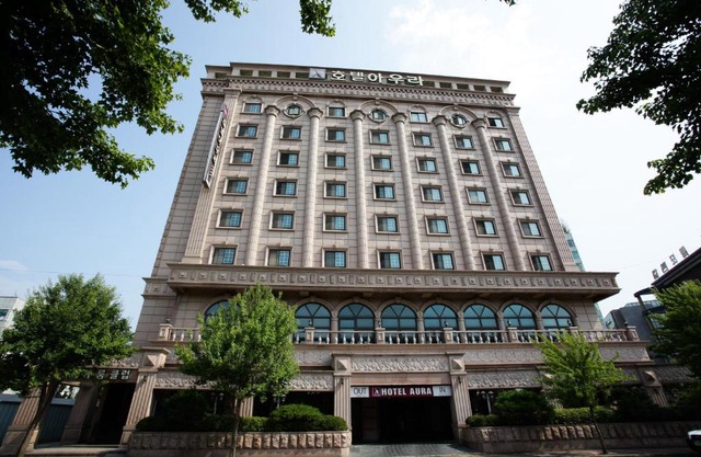 Aura Hotel