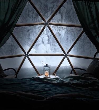 Aurora Igloo Fireplace-heated Tents in a secret forest with private Jacuzzi and shared sauna bathroom and dog friendly