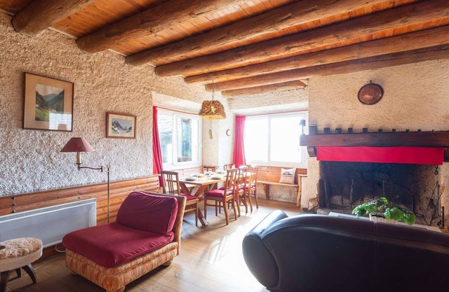Authentic barn in Saint-Lary-Soulan - sleeps 5, fireplace, ski locker