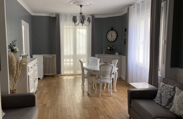 Authentic Charming 2 Bedroom House with Garden near City Center
