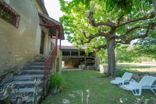 Authentique maison quercynoise à 4 kms de St Cirq Lapopie