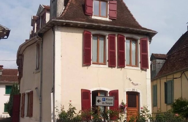 Aux Rosiers