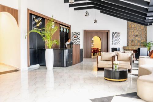 Avian Court Hotel