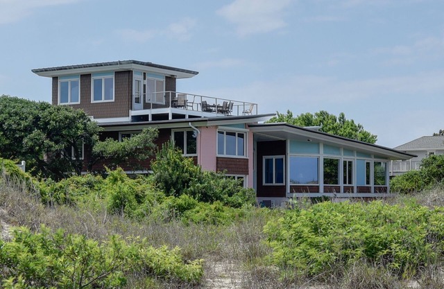Award Winning Ocean Front Architectural Gem n[Home Share per VA Beach Zoning]