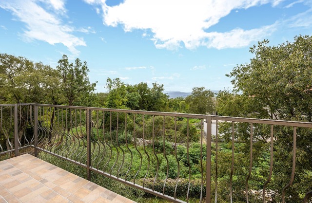 Awesome apartment in Vinjani Donji