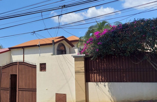 Awesome condo steps from Cariari golf Club, SJO airport and many restaurants