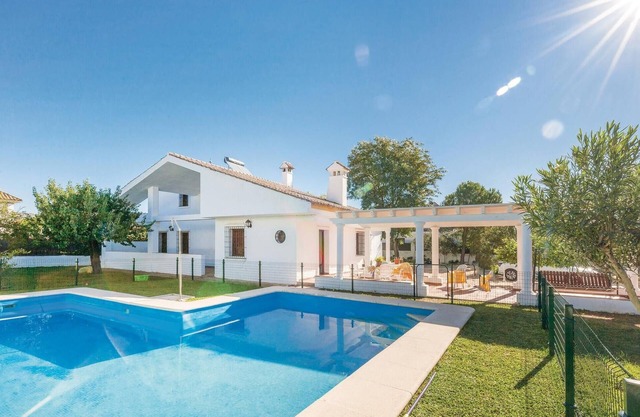Awesome home in Arcos de la Frontera