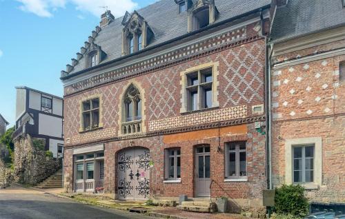Awesome Home In Arques La Bataille