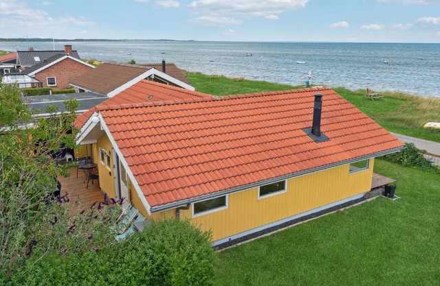 Awesome home in Allingåbro with kitchen