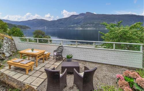 Awesome Home In Eidfjord With House Sea View