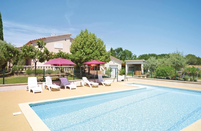 Awesome home in Montignargues