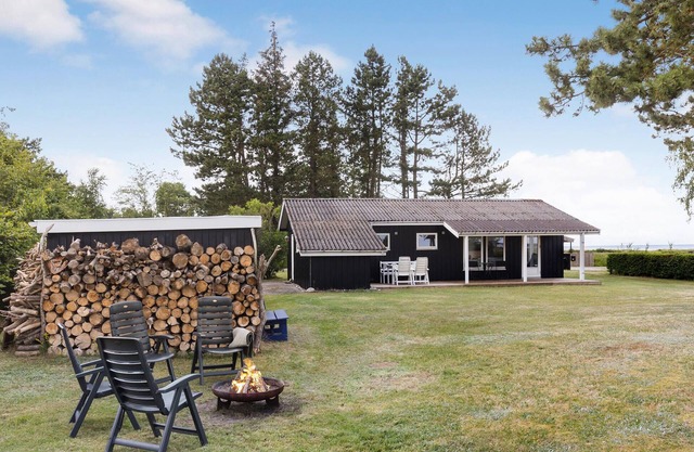 Awesome home in ørsted with WiFi