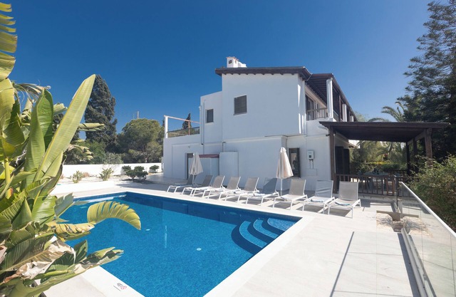 Ayia Napa Holiday Villa MO3 - a villa that sleeps 10 guests in 4 bedrooms