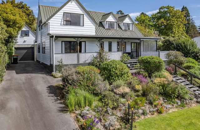 Aylmers Valley Vista - Akaroa Holiday Home