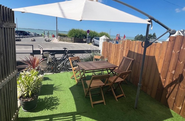 Bélicine, seafront apartment for 5 people