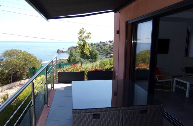 B - 3 rooms 2 bathrooms with sea view and terrace 7 mn from the beach