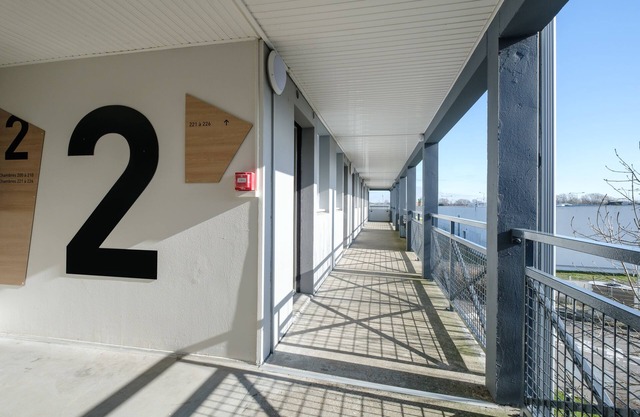 B&B HOTEL Calais Coquelles Tunnel sous la Manche
