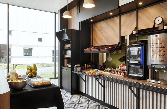 B&B HOTEL CERGY Saint-Christophe